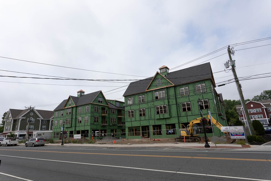 More Photos Of 800 Federal Rd, Brookfield Apartments For Lease