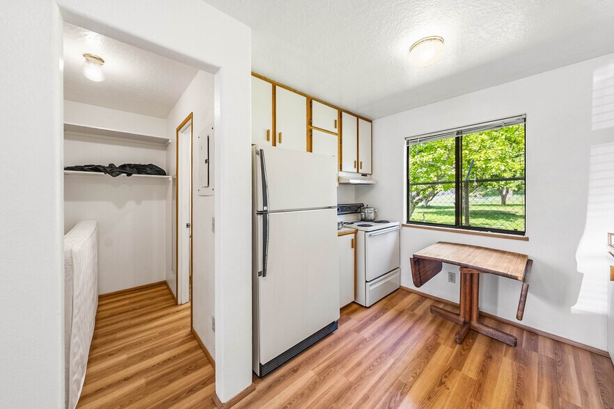 More Photos Of 542 Pacific Ave, Brookings Multifamily For Sale