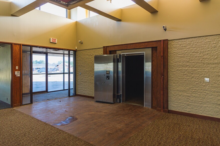 More Photos Of 3200 E Memorial Rd, Edmond Medical For Sale
