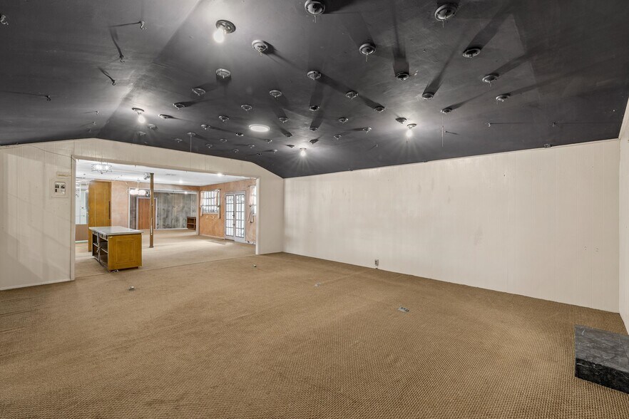 More Photos Of 103-105 E Center Street, Lorena Storefront For Sale