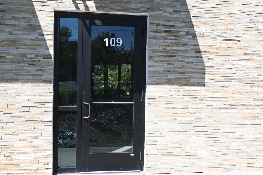 More Photos Of 3370 Rouse Rd, Orlando Storefront For Sale