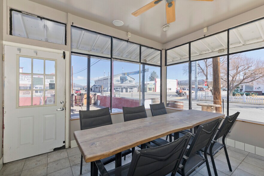 More Photos Of 20 S Sinclair St, Bridgeport Flex For Sale