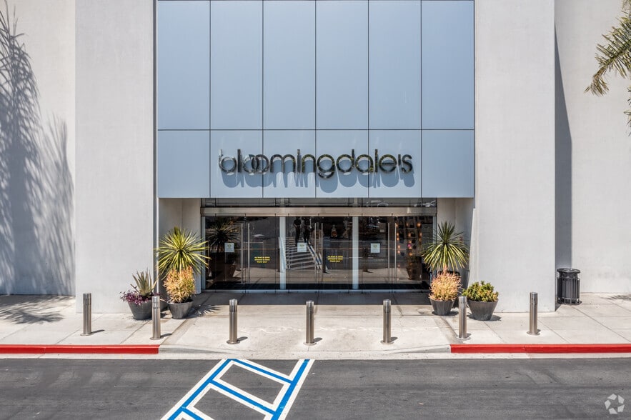 More Photos Of 3333 Bristol St, Costa Mesa Department Store For Lease