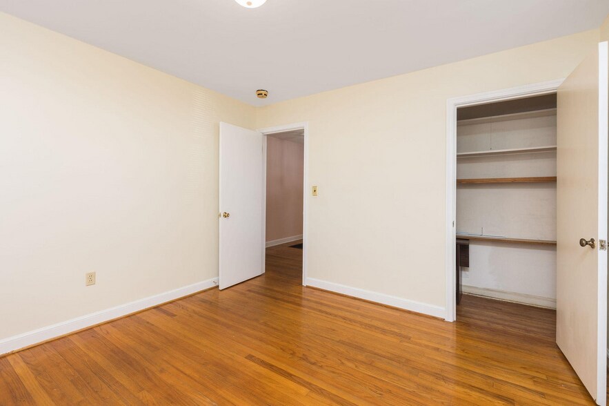 More Photos Of 1721 Ashley River Rd, Charleston Office Residential For Sale