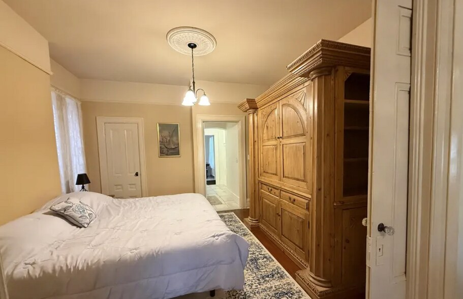 More Photos Of 1004 Park Ave, Galena Specialty For Sale