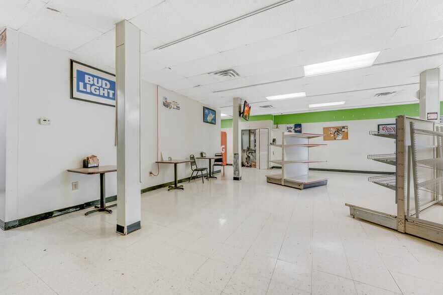 More Photos Of 154 Bridge St, Junior Restaurant For Sale