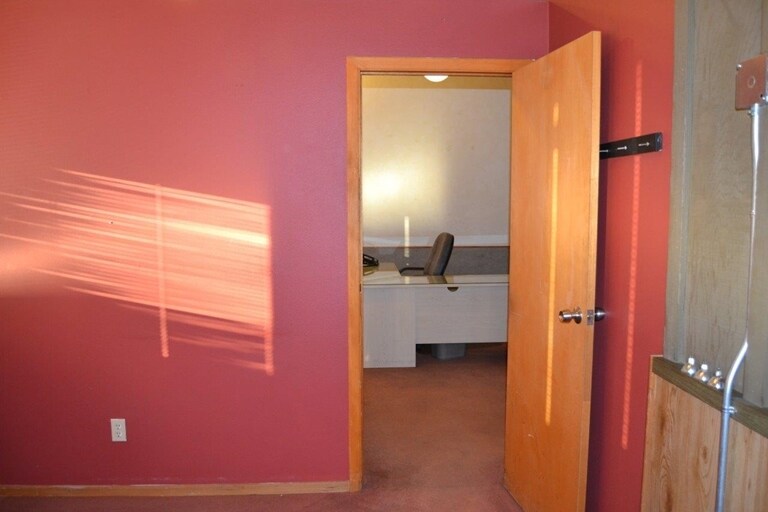 More Photos Of 2115 NE 3rd St, Bend Auto Repair For Sale