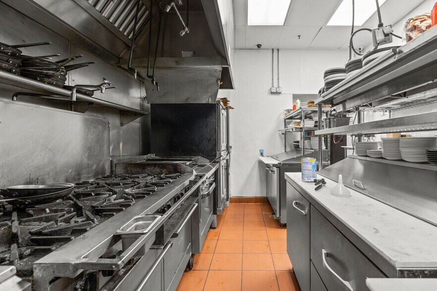 More Photos Of 419 E Main St, Ventura Restaurant For Lease