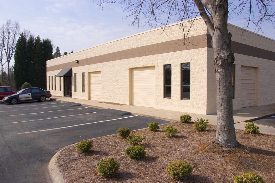 More Photos Of 6600 E W T Harris Blvd, Charlotte Office For Lease