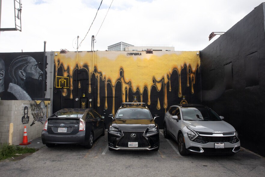 More Photos Of 1257-1261 N La Brea Ave, Los Angeles Freestanding For Lease