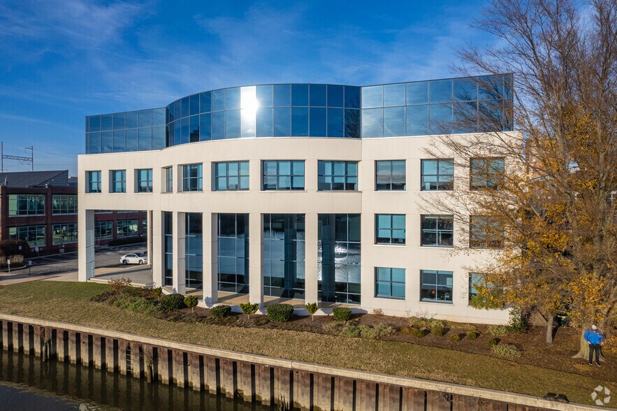 More Photos Of 110 S Poplar St, Wilmington Office For Sale