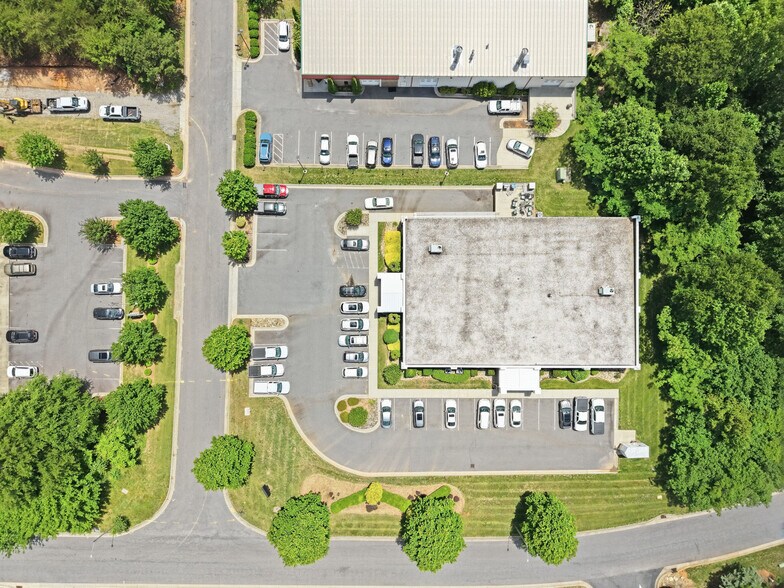 More Photos Of 1105 8th Court St SE, Hickory Office For Sale
