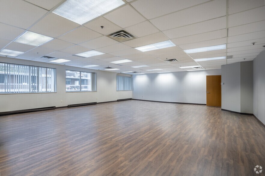 More Photos Of 1001 Rue Sherbrooke E, Montréal Office For Lease