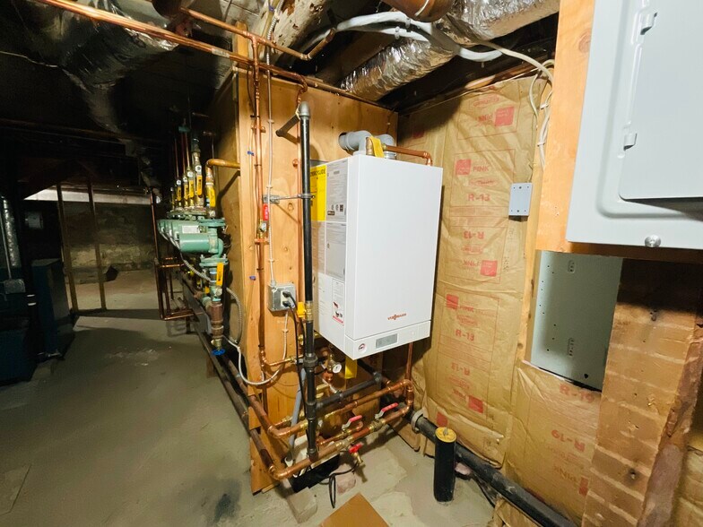 More Photos Of 168 Main St, Great Barrington Office For Sale