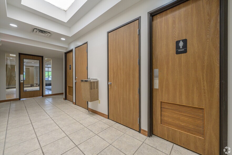 More Photos Of 600 N Bell Ave, Carnegie Medical For Lease