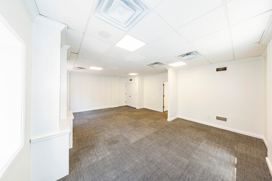 More Photos Of 30-40 E Columbus St, Columbus Unknown For Lease