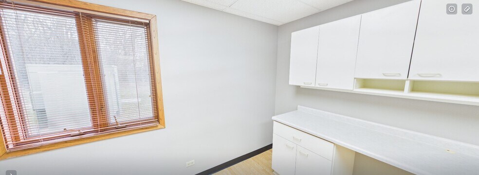 More Photos Of 2210 Dean St, Saint Charles Office For Sale