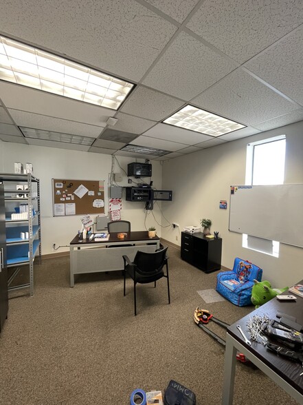 More Photos Of 1180 Ford St SE, Salem Warehouse For Lease