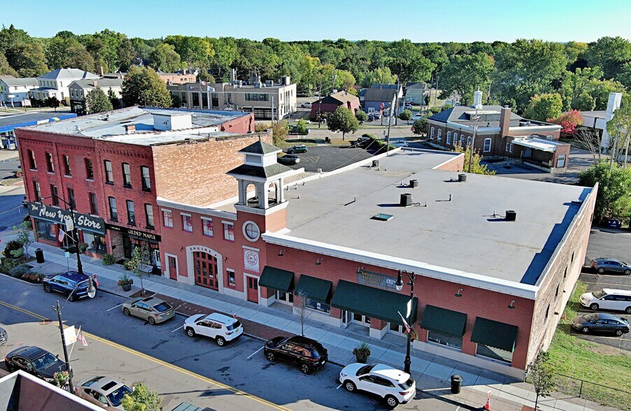 More Photos Of 10 W Main St, Lancaster Flex For Lease