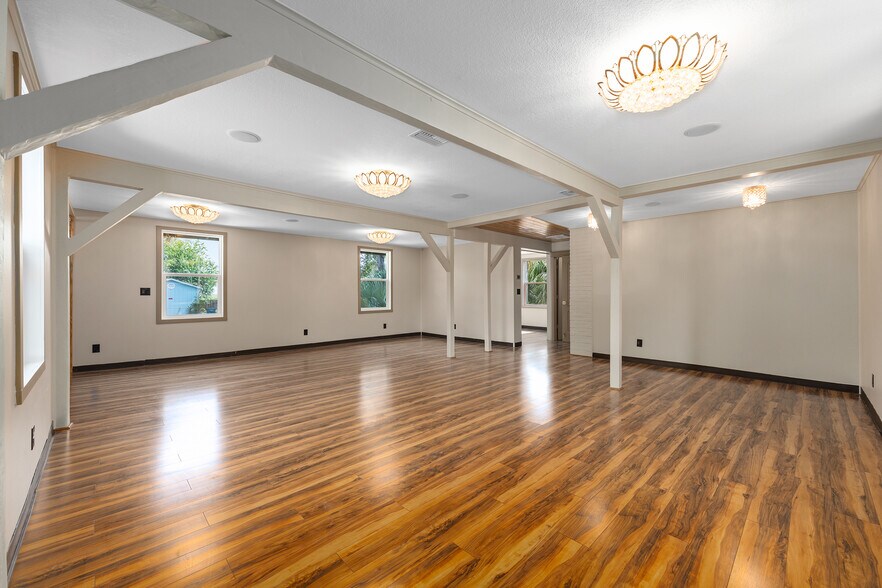 More Photos Of 1703 NE 8th Rd, Ocala Specialty For Sale