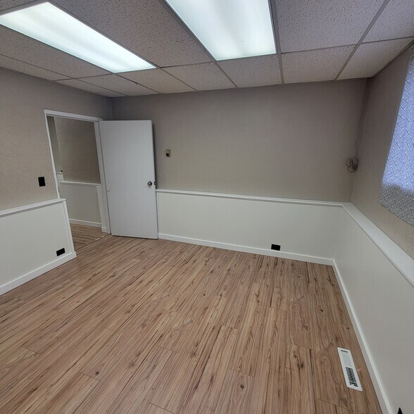 More Photos Of 303 E Paw Paw St, Paw Paw Office Residential For Lease