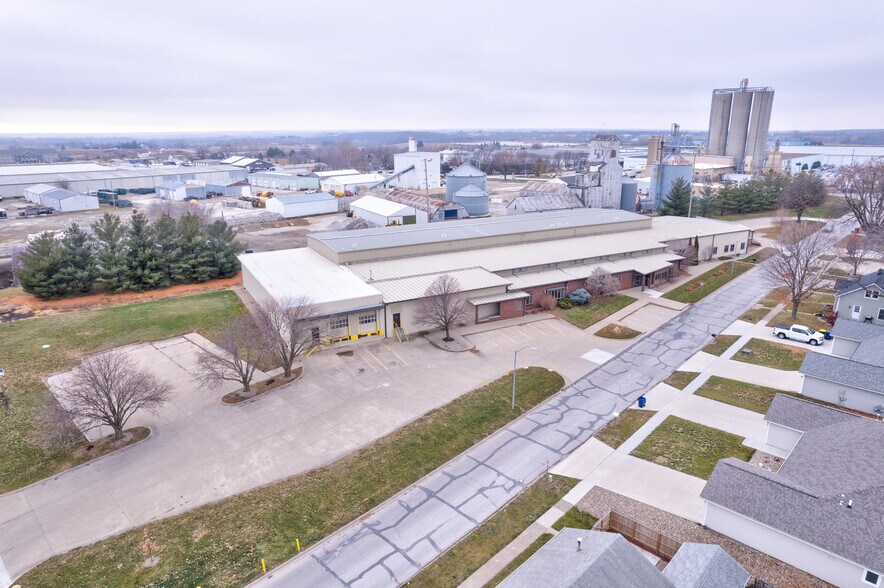 More Photos Of 309 South St, Pella Industrial For Sale