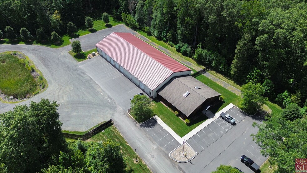 More Photos Of 103R Old Windsor Rd, Bloomfield Warehouse For Lease