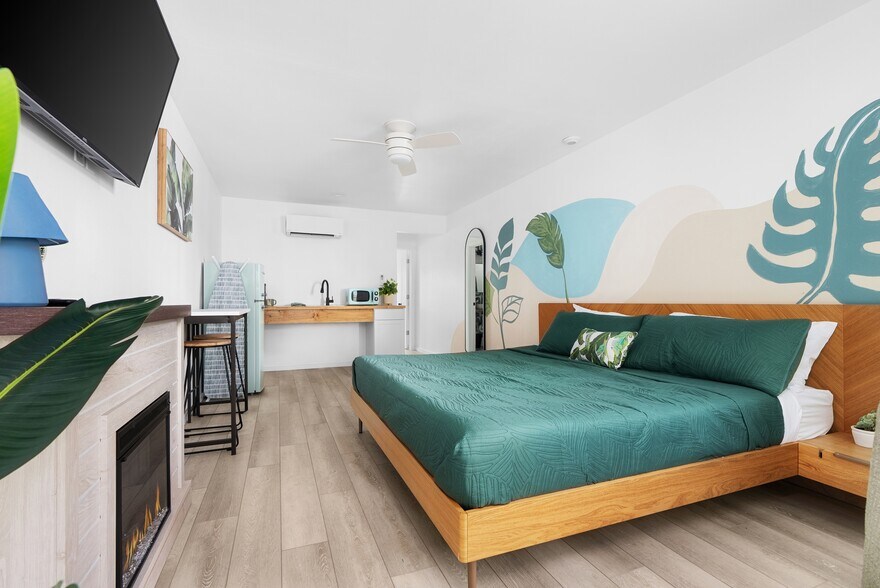 More Photos Of 907 S Church St, Rockport Hotel For Sale