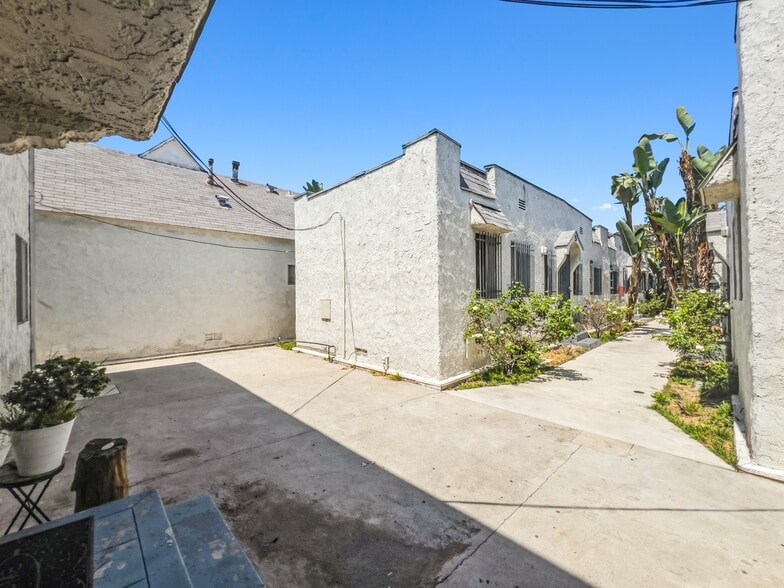 More Photos Of 526-534 W 47th St, Los Angeles Apartments For Sale