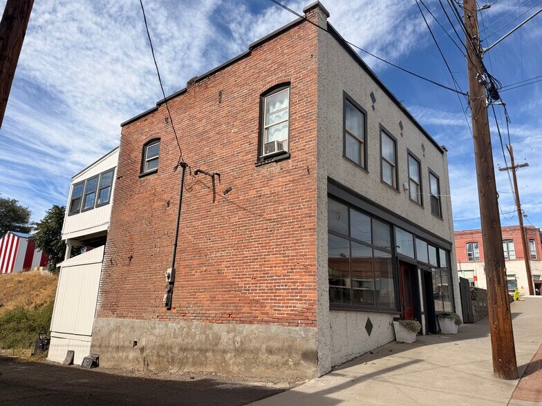 More Photos Of 1005 1st St, Moro Freestanding For Sale