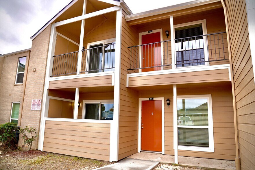 More Photos Of 424 S Bender Hollow, Humble Apartments For Sale