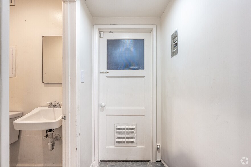 More Photos Of 319-323 E Foothill Blvd, Arcadia Office For Lease