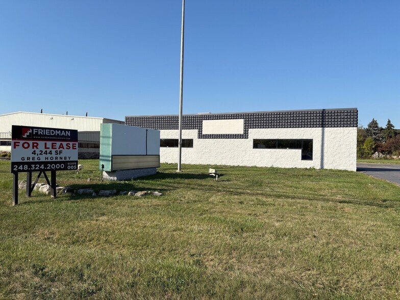 More Photos Of 19200 Allen Rd, Trenton Veterinarian Kennel For Lease