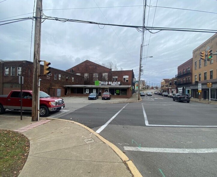 More Photos Of 25 E Penn St, Uniontown Storefront Retail Office For Lease