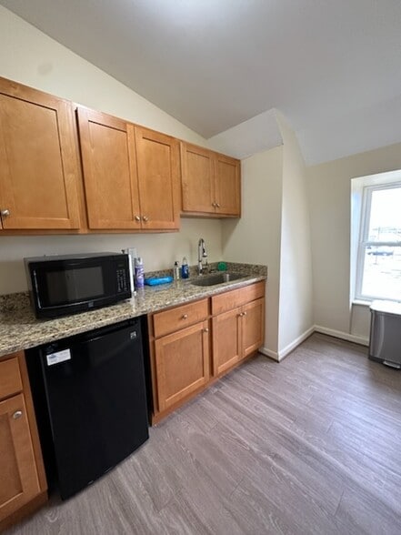 More Photos Of 7252 Benedict Ave, Benedict Storefront Retail Office For Lease