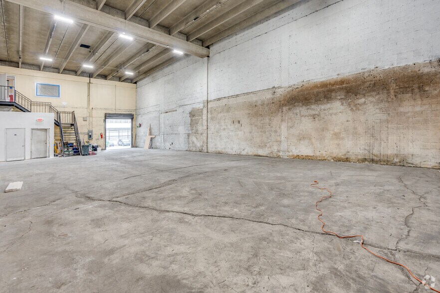 More Photos Of 2100-2142 NW 99th Ave, Doral Unknown For Lease