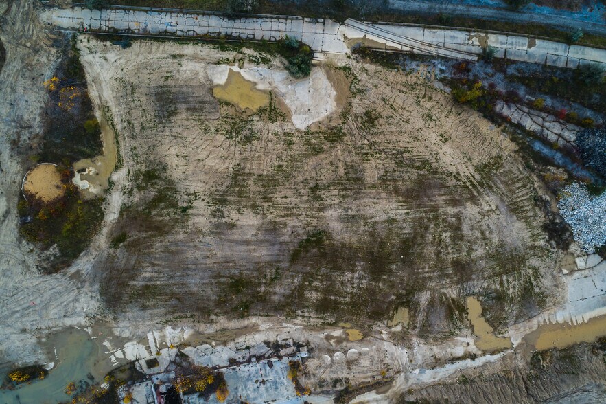 More Photos Of 2201 Industrial Ave, Flint Land For Sale