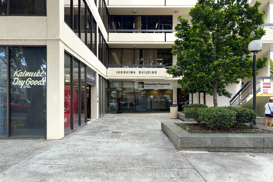 More Photos Of 1144 10th Ave, Honolulu Office For Lease