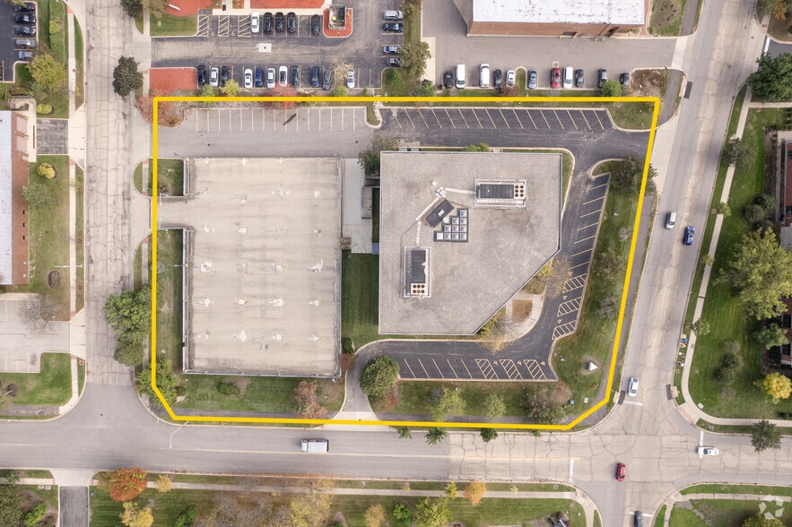 More Photos Of 1301 Basswood Rd, Schaumburg Office For Sale