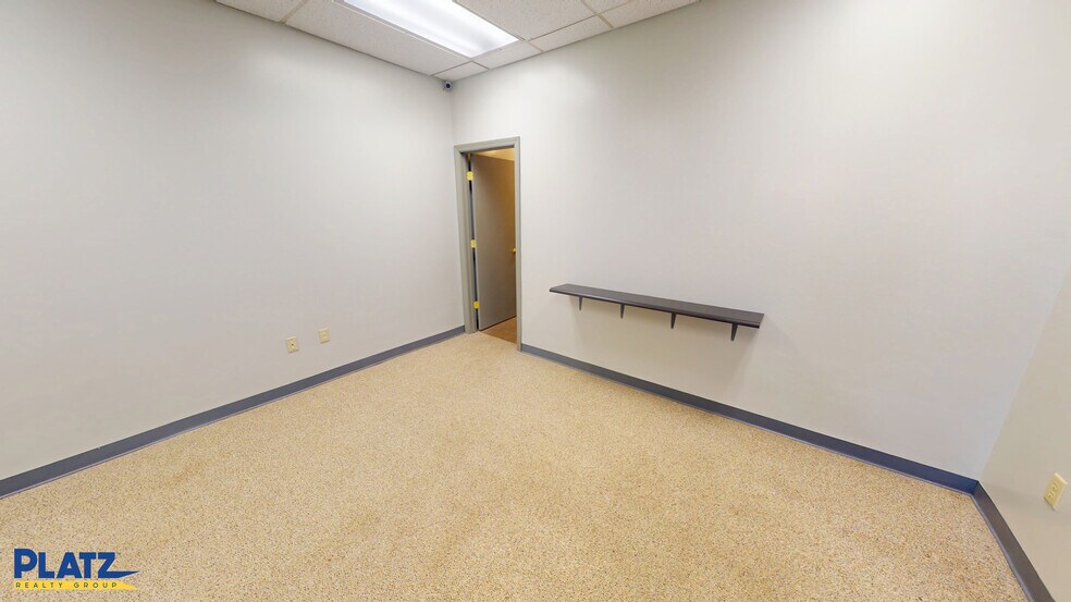 More Photos Of 80 Elm St, Struthers Freestanding For Lease