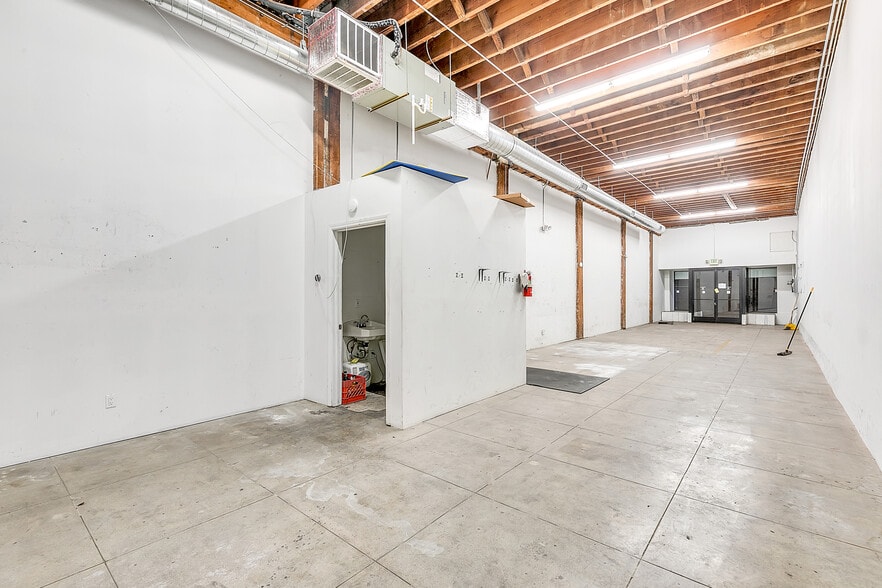 More Photos Of 823 S Los Angeles St, Los Angeles Loft Creative Space For Lease