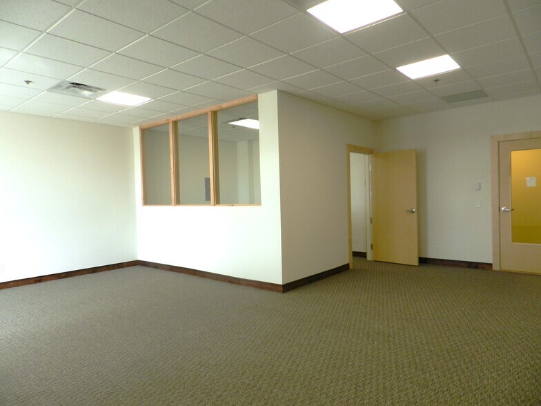 More Photos Of 1404 Hawk Pky, Montrose Medical For Lease