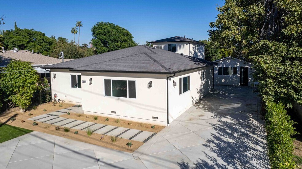 More Photos Of 6842 Cedros Ave, Van Nuys Apartments For Sale