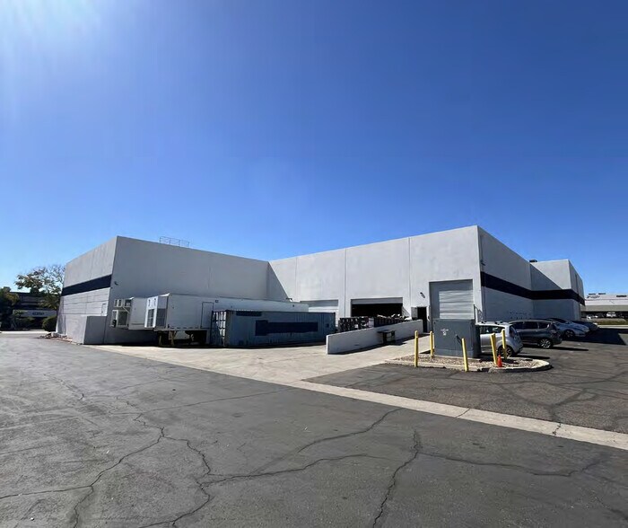 More Photos Of 12525 Stowe Dr, Poway Warehouse For Lease