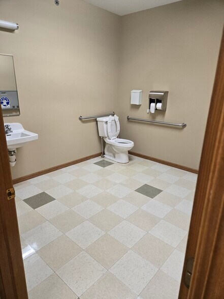 More Photos Of 690 S Trumbull St, Bay City Loft Creative Space For Sale