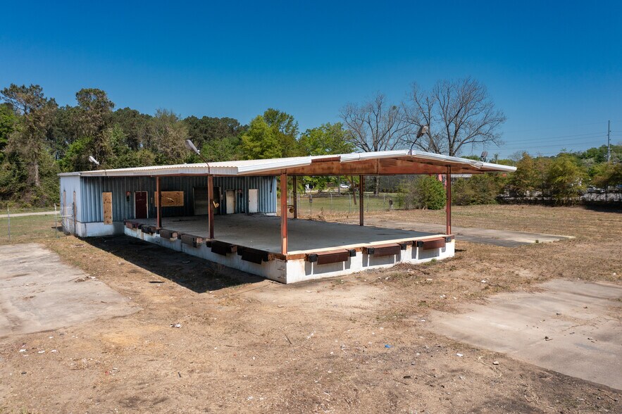 More Photos Of 519 Springfield Rd, Fayetteville Truck Terminal For Sale