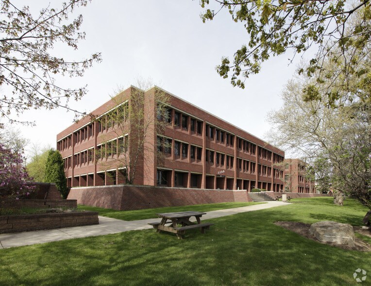 More Photos Of 3250 W Market St, Fairlawn Office For Lease