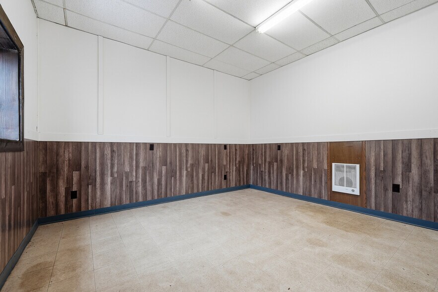 More Photos Of 5100 Elk River Rd N, Elkview Flex For Sale