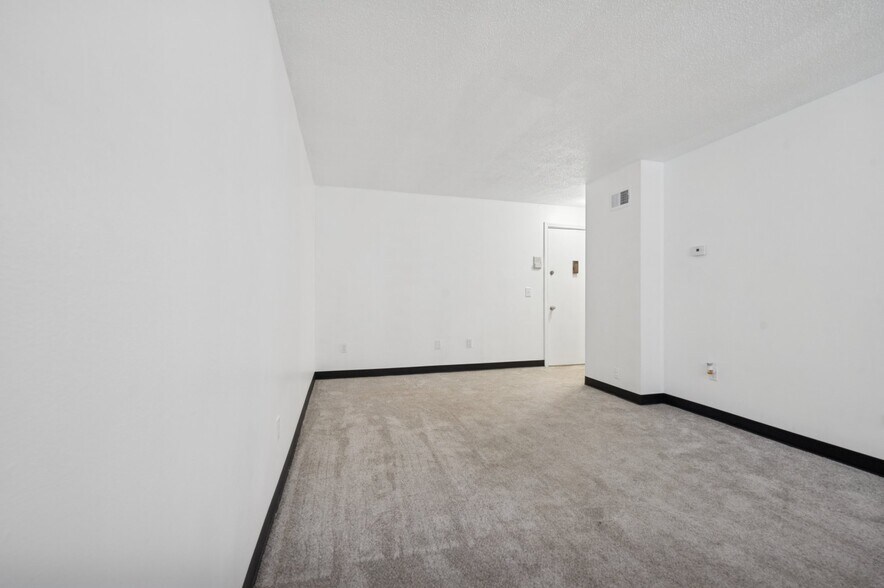 More Photos Of 2061 Tremainsville Rd, Toledo Apartments For Sale