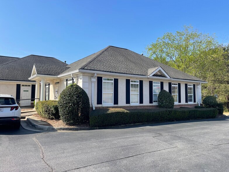 Primary Photo Of 175 Country Club Dr, Stockbridge Medical For Lease